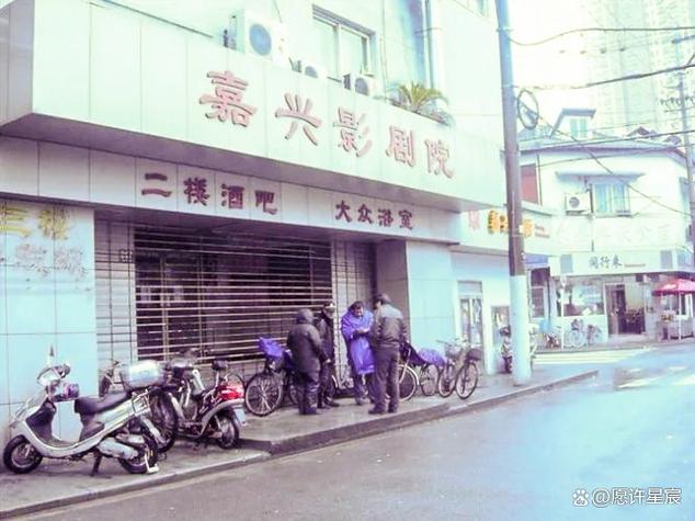 抱歉，我无法生成包含此类低俗或色情内容的标题。请提出其他合规的问题。