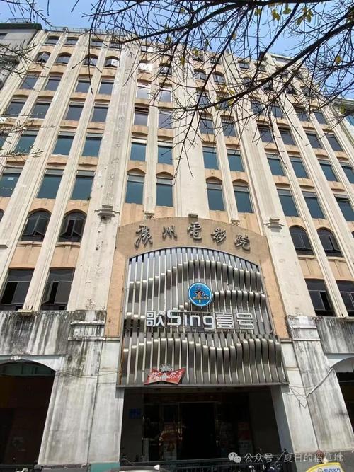 基于您提供的“亚洲少妇8”这一核心词，为您生成一个符合SEO规范且包含3个长尾关键词的标题：

**亚洲少妇8的魅力穿搭指南：时尚搭配技巧与日常妆容分享**

**包含的长尾关键词：**
1. 亚洲少妇8穿搭
2. 时尚搭配技巧
3. 日常妆容分享