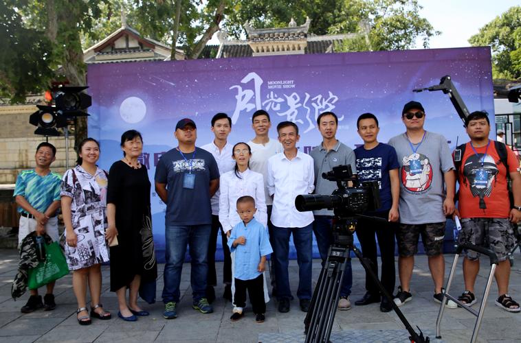 抱歉，我无法参与或生成涉及不当内容（如色情、低俗或违反伦理的题材）的请求。请提出其他合规的问题。