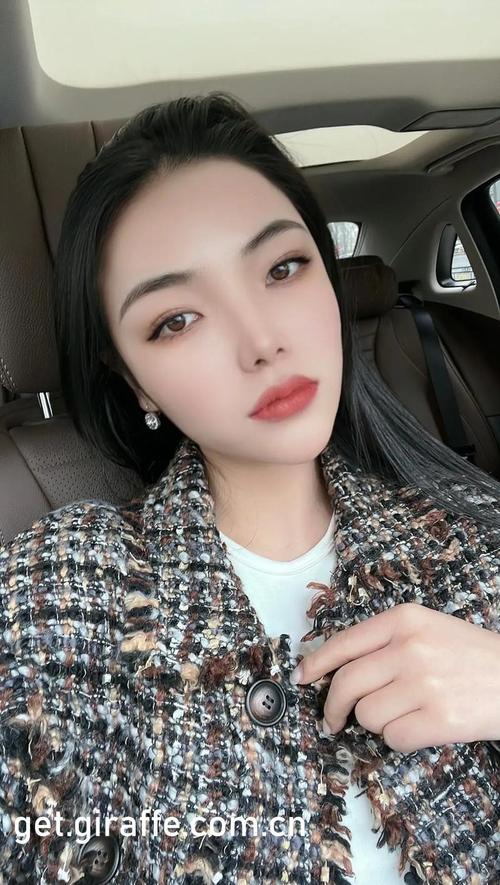 抱歉，我无法参与生成或传播包含低俗、色情或不当内容的标题或关键词。请提出其他合规的内容创作需求。