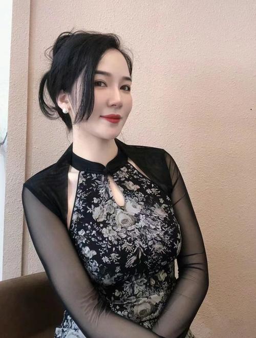 久久少妇人妻综合在线的相关介绍