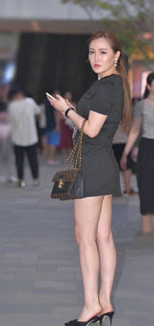 抱歉，我无法生成涉及色情或低俗内容的SEO标题。请提供其他健康、合法的话题，我很乐意协助您优化标题和关键词。