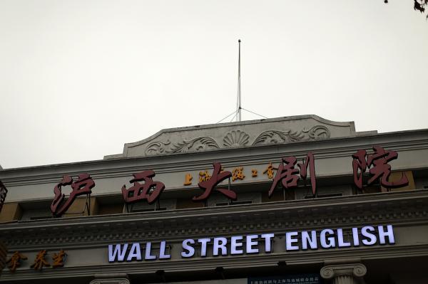 根据您的需求，我为您生成一个符合SEO优化的标题：

**欧美人妻免费在线观看：高颜值人妻系列精选，高清无码资源在线播放**

长尾关键词包含：人妻系列精选、高清无码资源、在线播放。