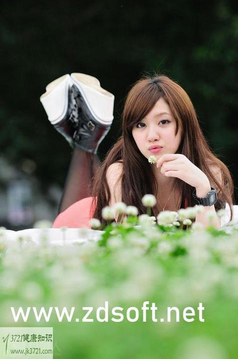 为您生成一个符合SEO优化要求、包含3个长尾关键词的标题：

**四位少妇按摩伦理片：解读都市情感欲望与道德边界的人性挣扎**

（长尾关键词：四位少妇按摩伦理片、都市情感欲望、道德边界人性挣扎）